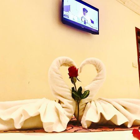 Red Hibiscus Hotel Phnom Penh Eksteriør bilde