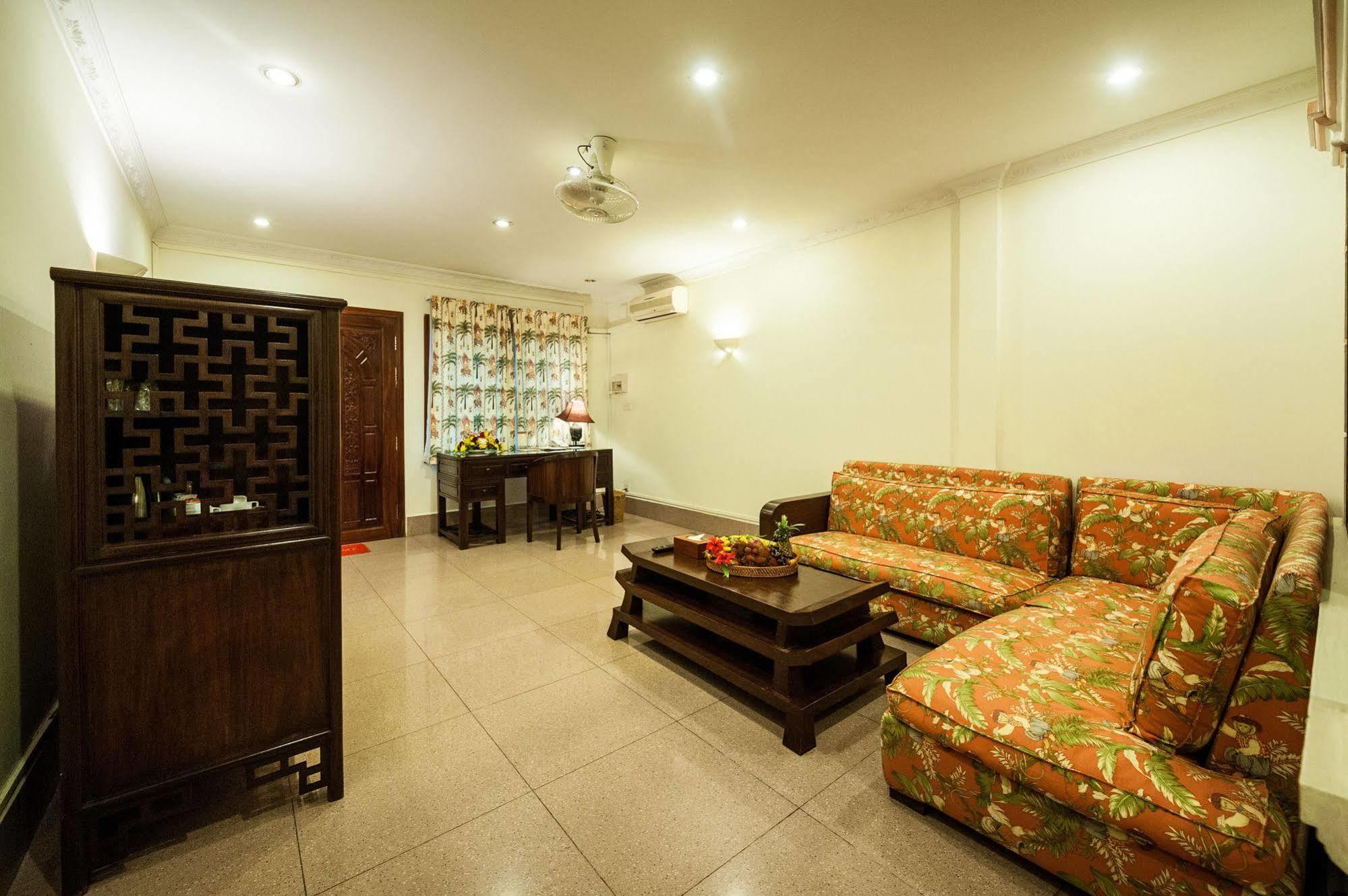Red Hibiscus Hotel Phnom Penh Eksteriør bilde