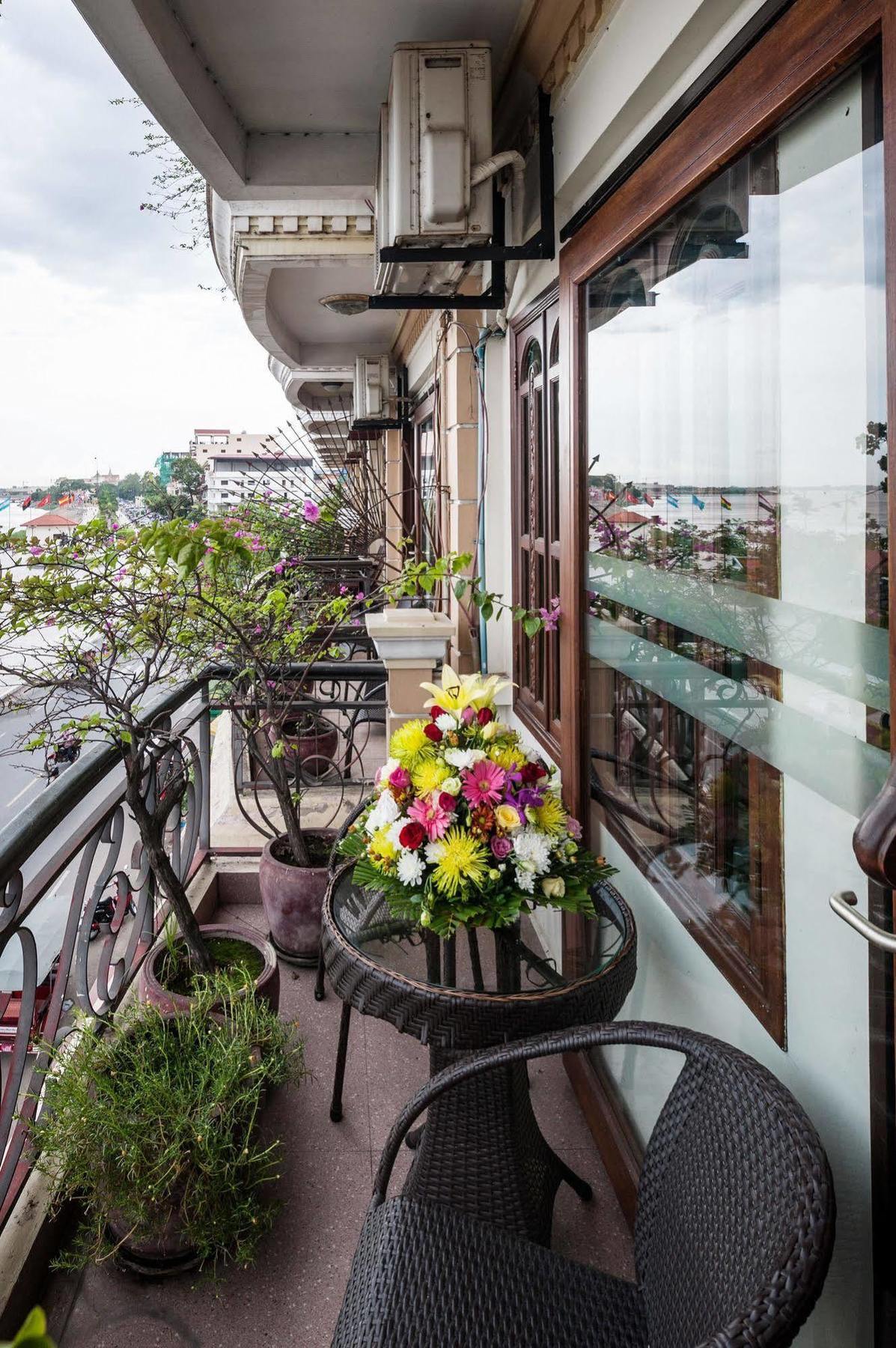 Red Hibiscus Hotel Phnom Penh Eksteriør bilde