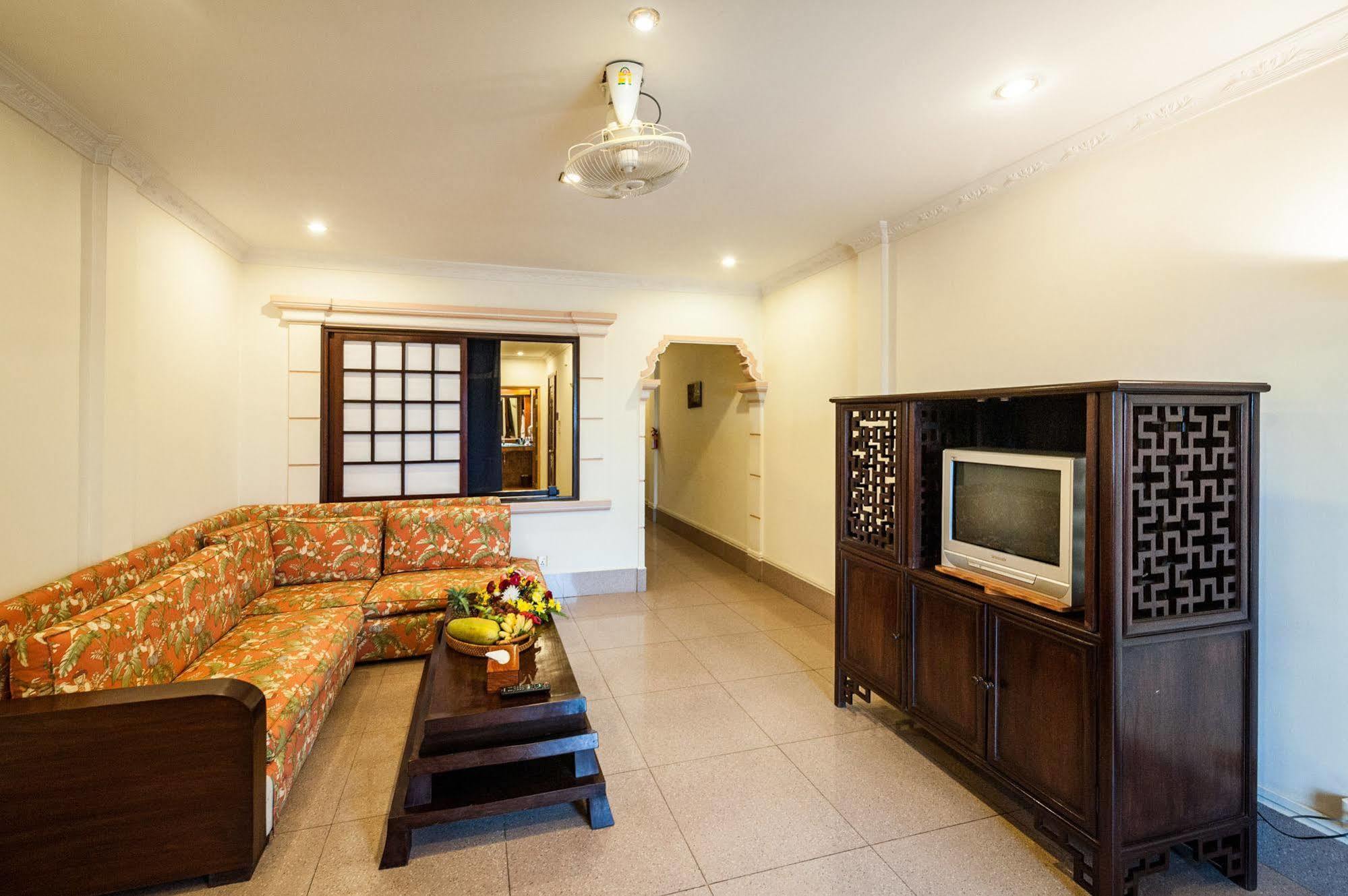 Red Hibiscus Hotel Phnom Penh Eksteriør bilde