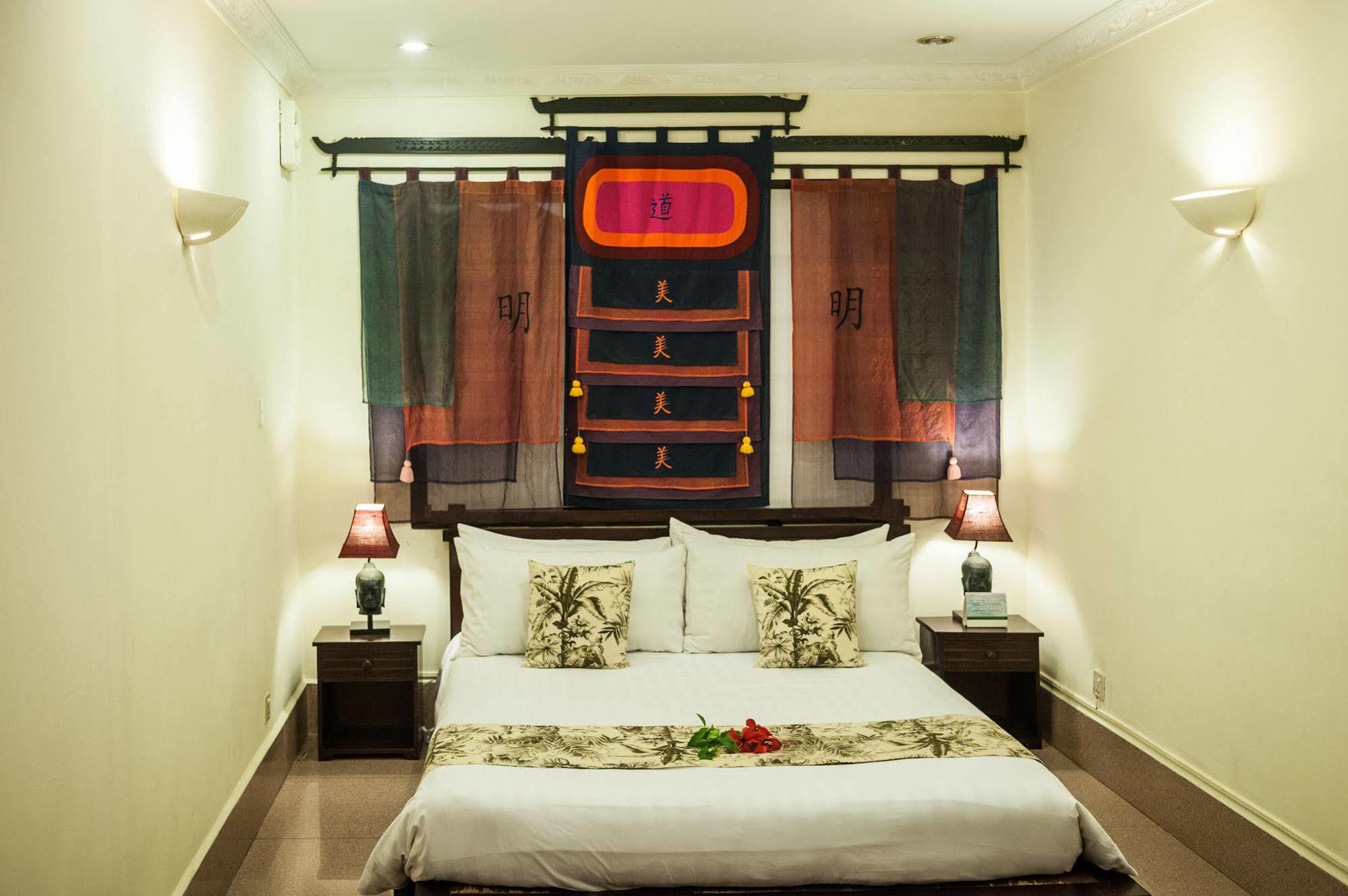 Red Hibiscus Hotel Phnom Penh Eksteriør bilde