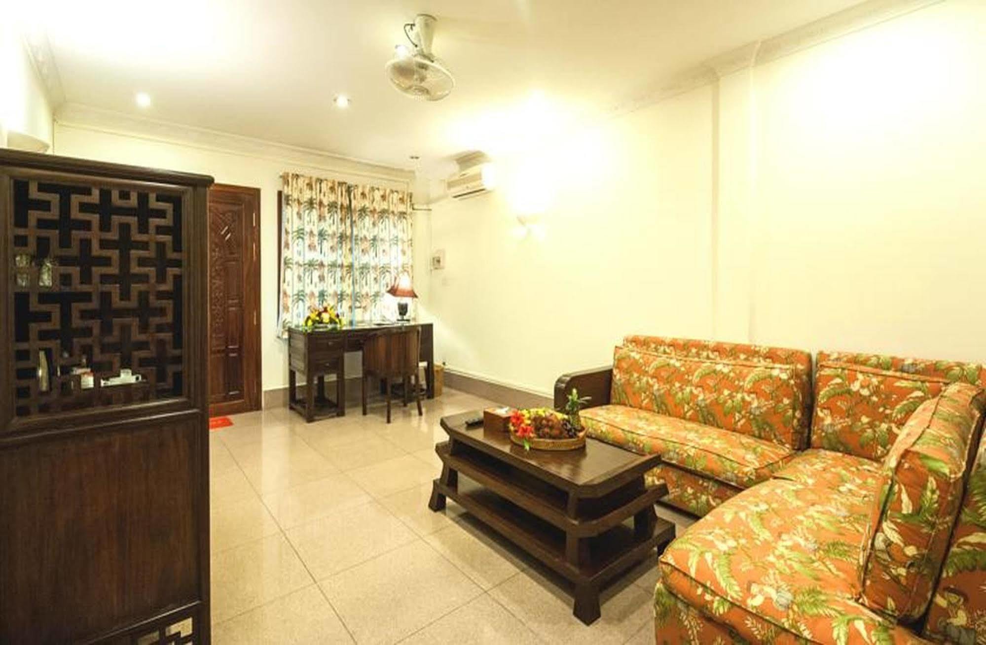 Red Hibiscus Hotel Phnom Penh Eksteriør bilde