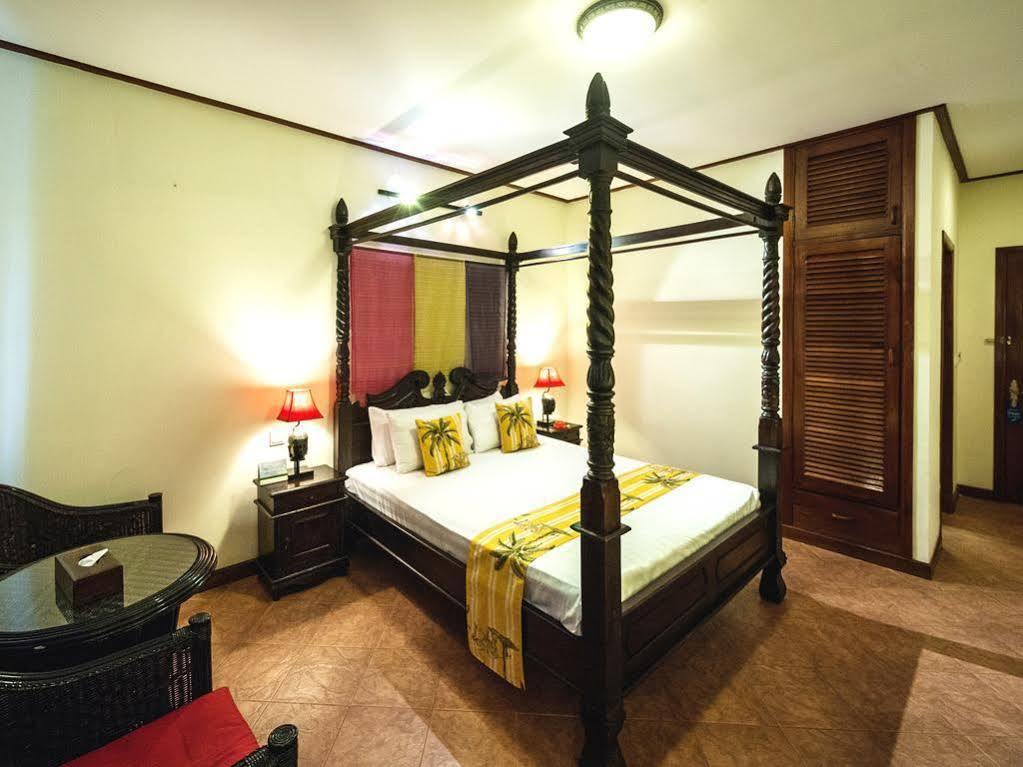 Red Hibiscus Hotel Phnom Penh Eksteriør bilde